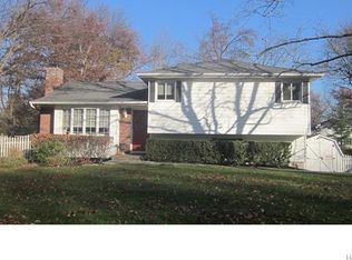 55 Barry Ln, Bardonia, NY 10954