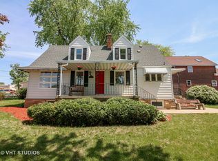 4004 E Lake Shore Dr, Wonder Lake, IL 60097