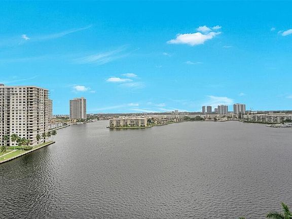 2nd image of 2851 NE 183rd St APT 1116E