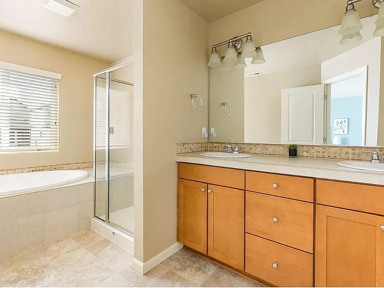 20672 SW Edgemont St — Photo 13