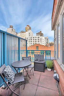 Sold by Compass | media 2