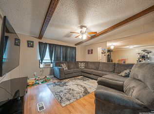 840 Oak Tree Rd, Seguin, TX 78155