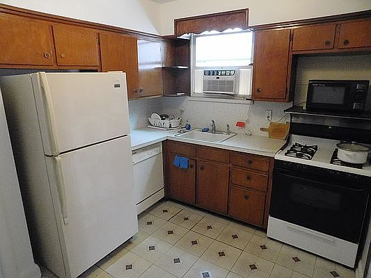 5th image of 64-15 Dieterle Cres Floor 1