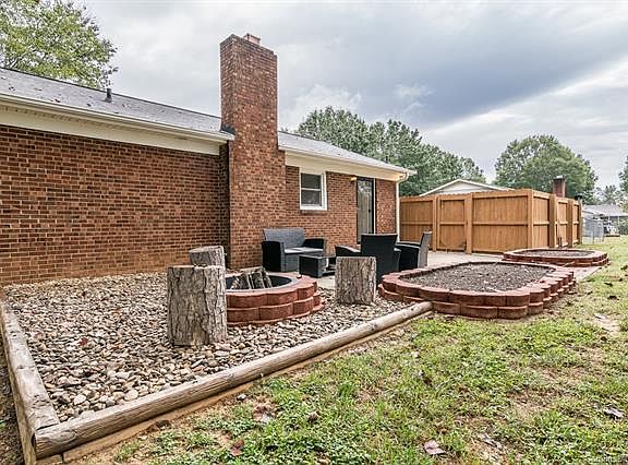 5th image of 5485 Whiting Ave