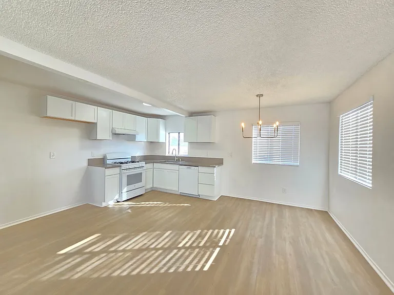 8249 Catalpa Ave — Photo 7