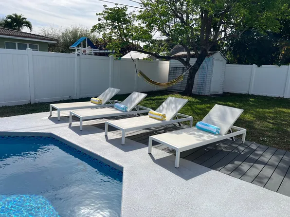 910 SE 12th Ter, Deerfield Beach, FL 33441