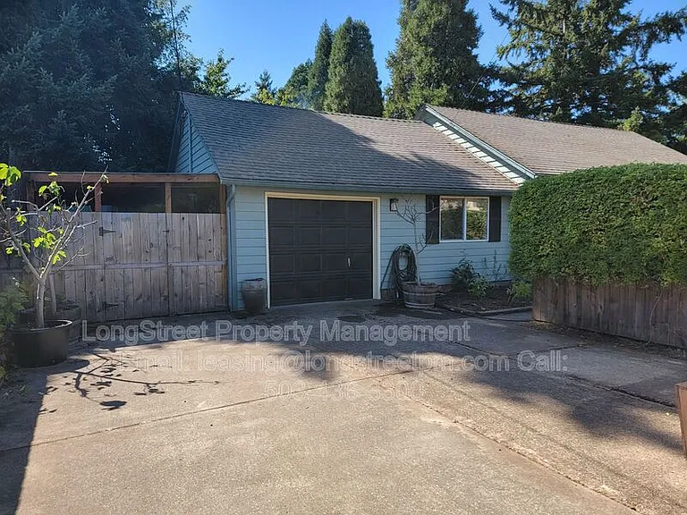 780 SE Marion Ave — Photo 1