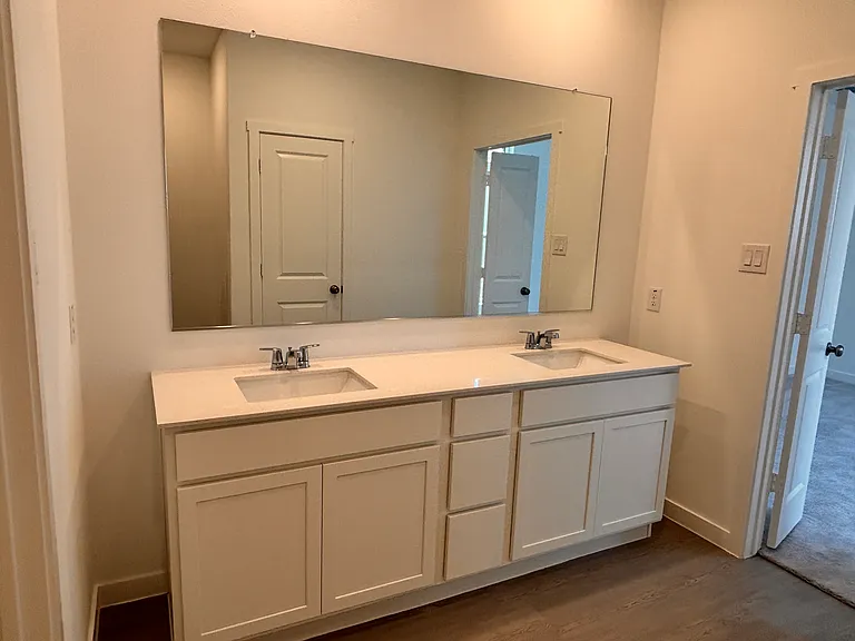 Double vanity in primary room