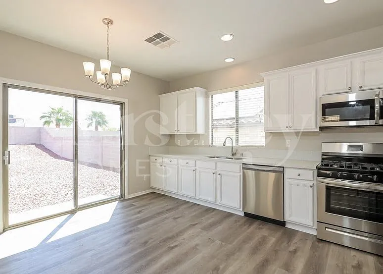 5 bed, 2.5 bath, 2122 sqft, $2,650 — Photo 4