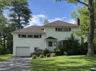 901 E Lawn Dr, Teaneck, NJ 07666
