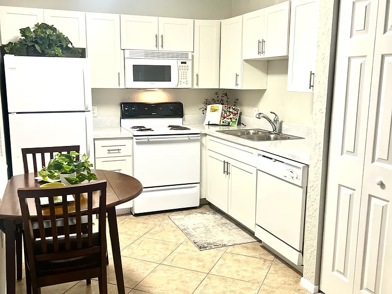 The Apartments at Oak Creek — Photo 6