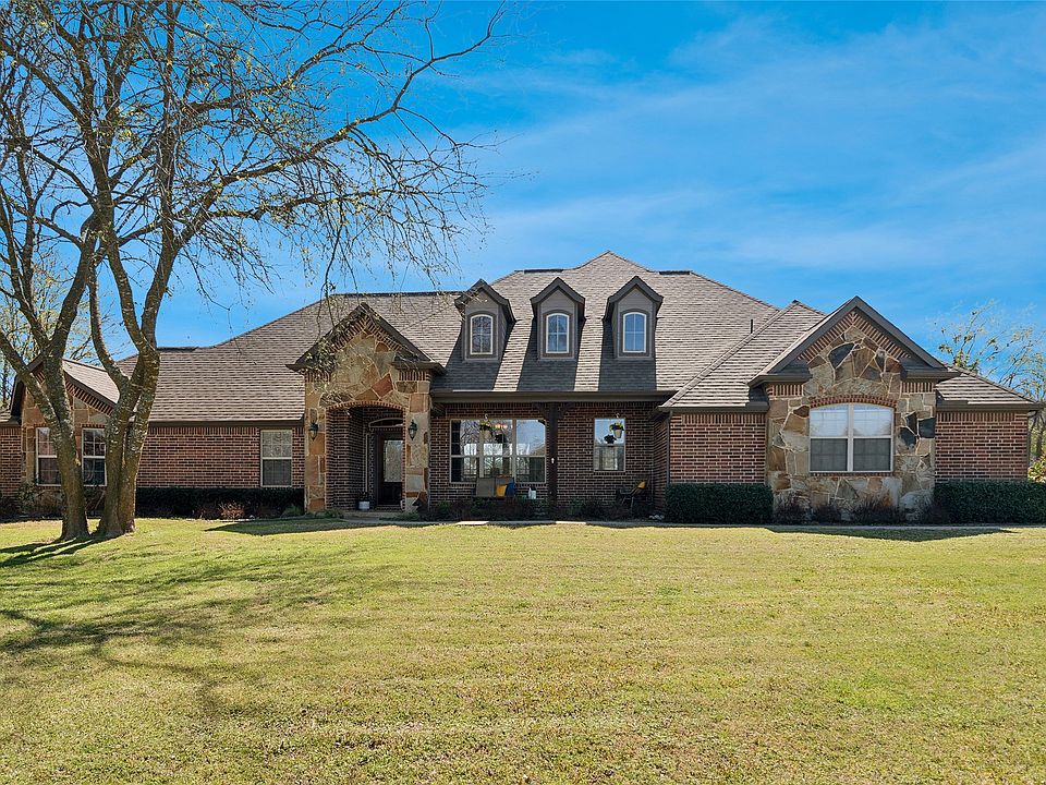 1st image of 82 Forest Hills Cir
