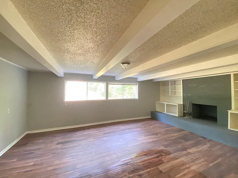 410 Cordell Dr — Photo 13