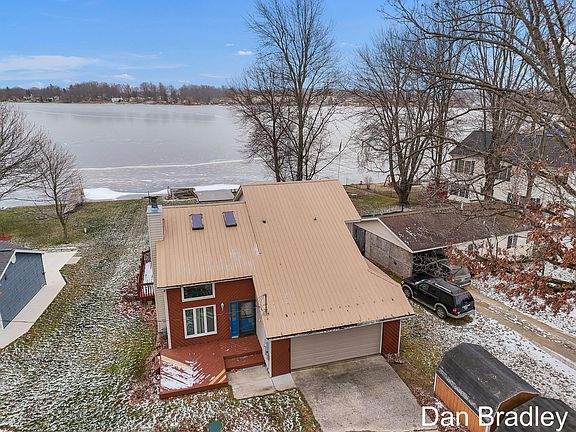 4th image of 229 Ivason Dr