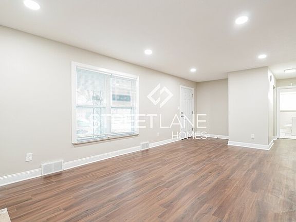 4th image of 957 S Warren Ave