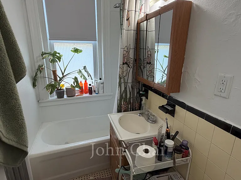 70 Chiswick Rd #3 — Photo 20