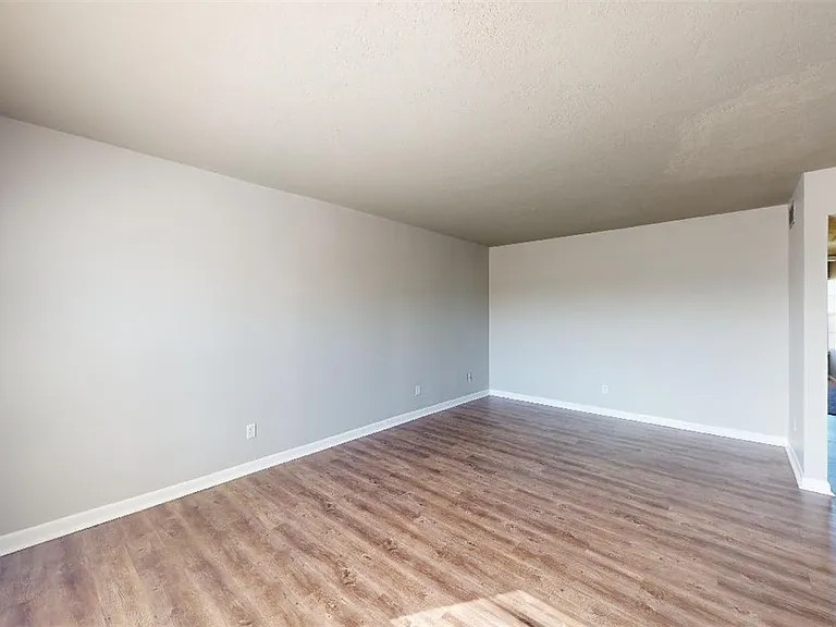 3800 E 29th St #4 — Photo 2
