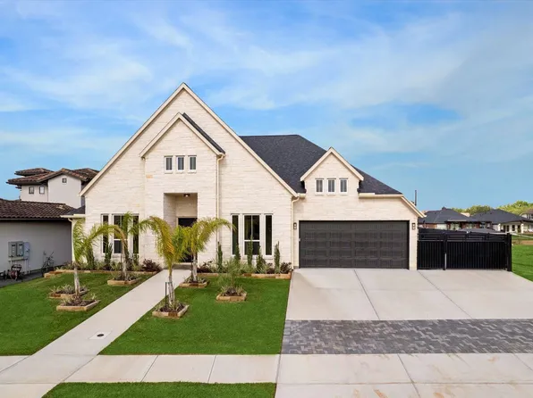 620 Appia Dr, Kemah, TX 77565