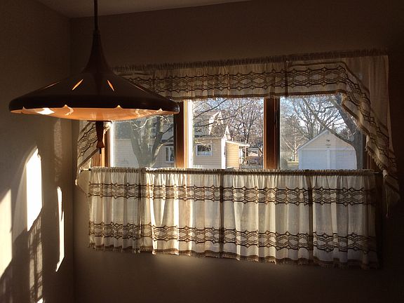 4th image of 1122 Pennsylvania St