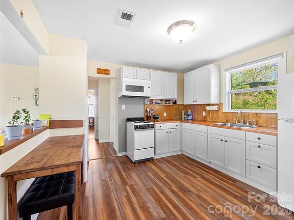 5th image of 209 Wilmont Dr