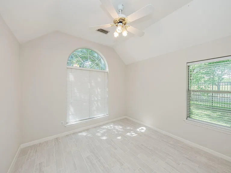 703 Acacia Pl — Photo 9