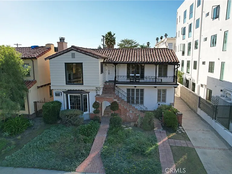 915 S Le Doux Rd — Photo 29