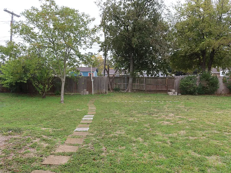 101 Travis Ln — Photo 17