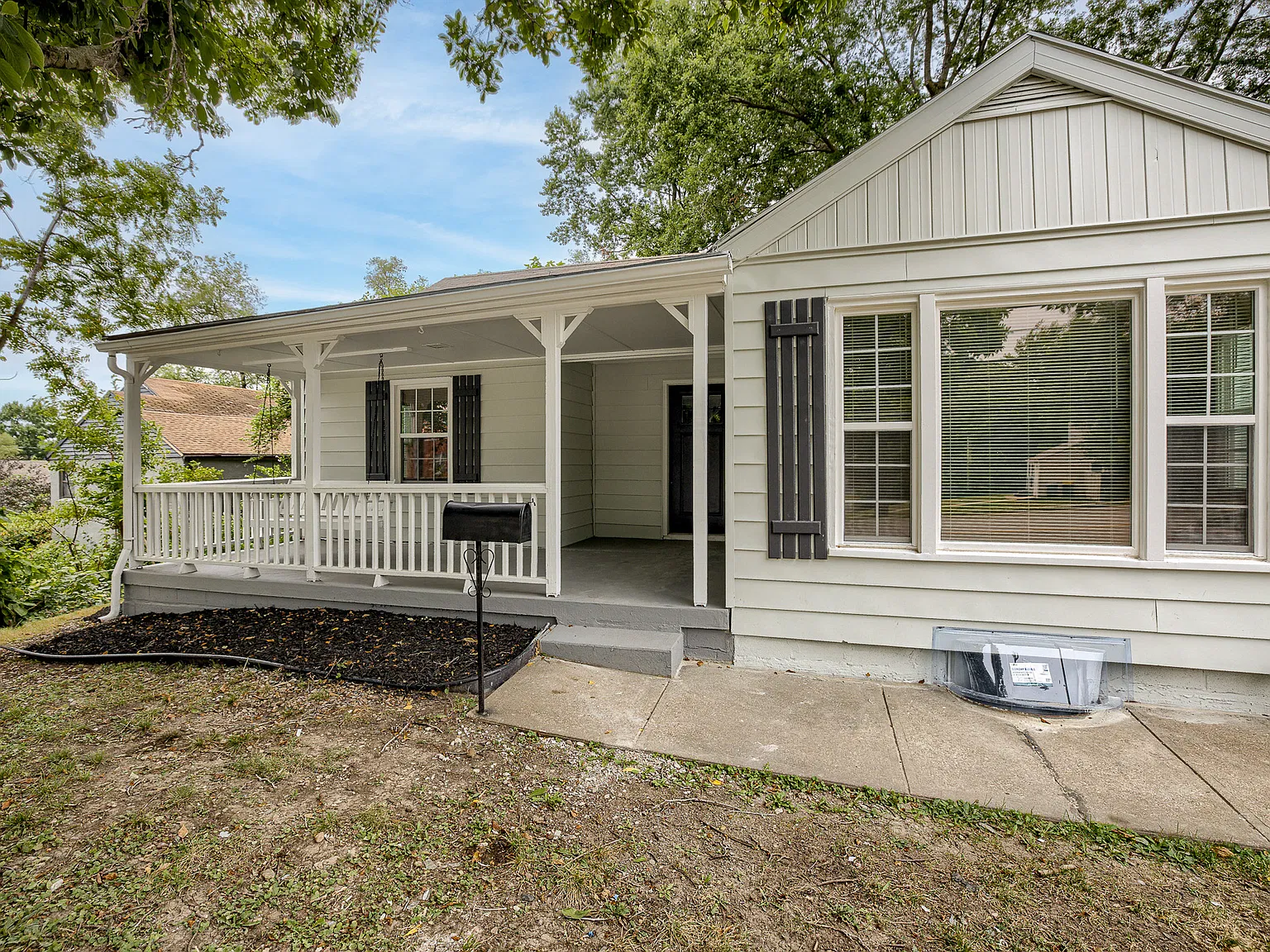 2 bed, 1100 sqft, $1,695 — Photo 3