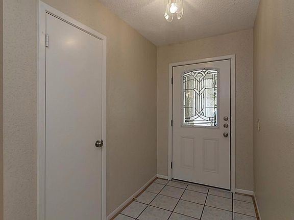 3rd image of 10502 Saddlehorn Trl