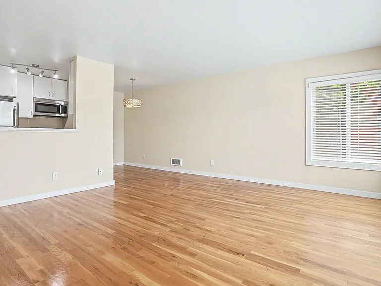 1221 Apartments — Photo 18