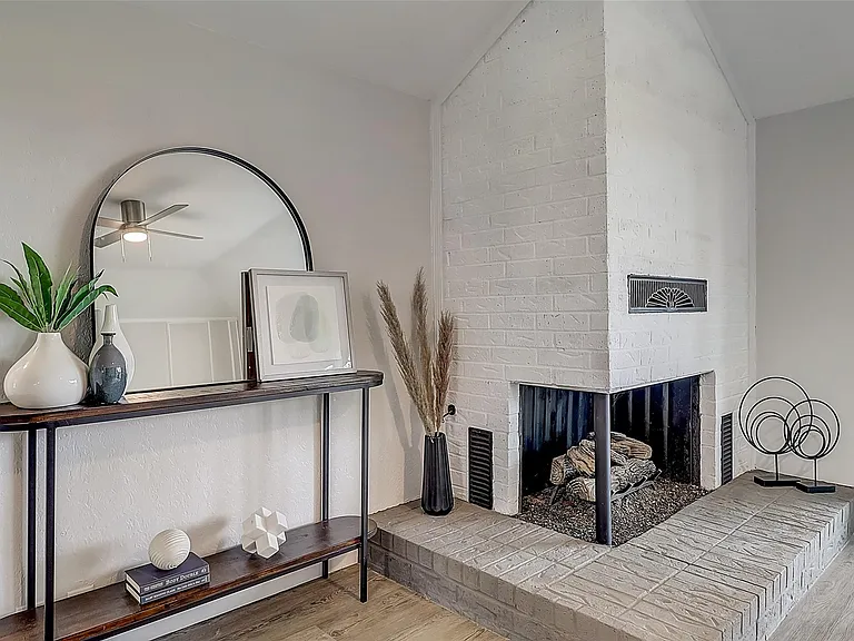 607 Field St — Photo 9