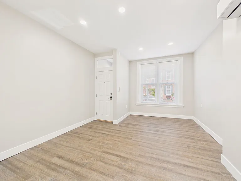 916 Green St — Photo 11