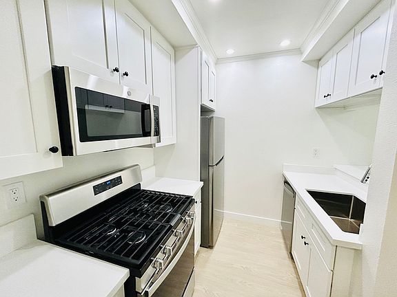 3rd image of 3652-56 Westwood Blvd #105