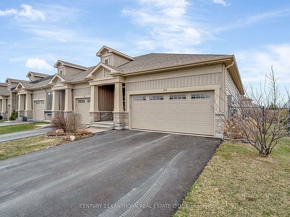 3rd image of 22 Mountain Ash Dr