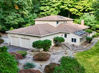 16 High Wood Rd, Bloomfield, CT 06002