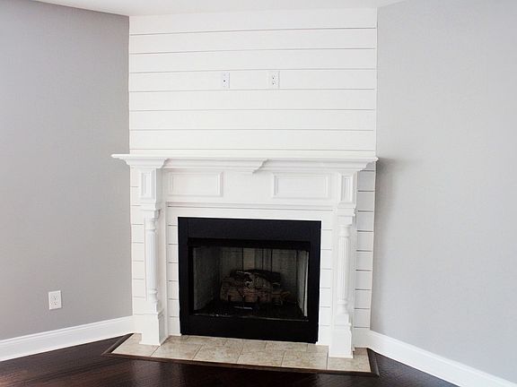 3rd image of 1132 Hilliard Ln
