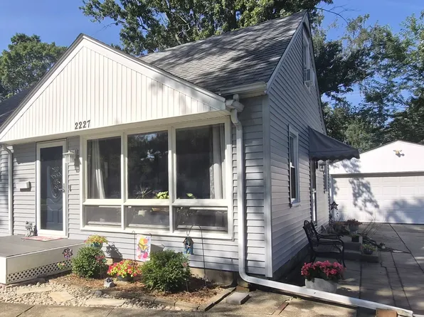 2227 Arizona Ave, Rockford, IL 61108