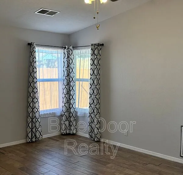 2125 Sierra Ln NE — Photo 7