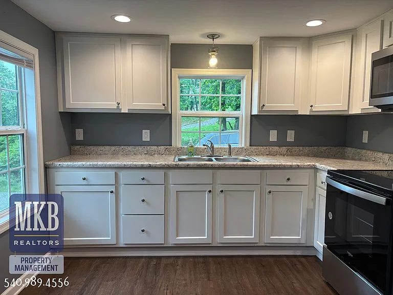 811 Montvue Rd — Photo 8