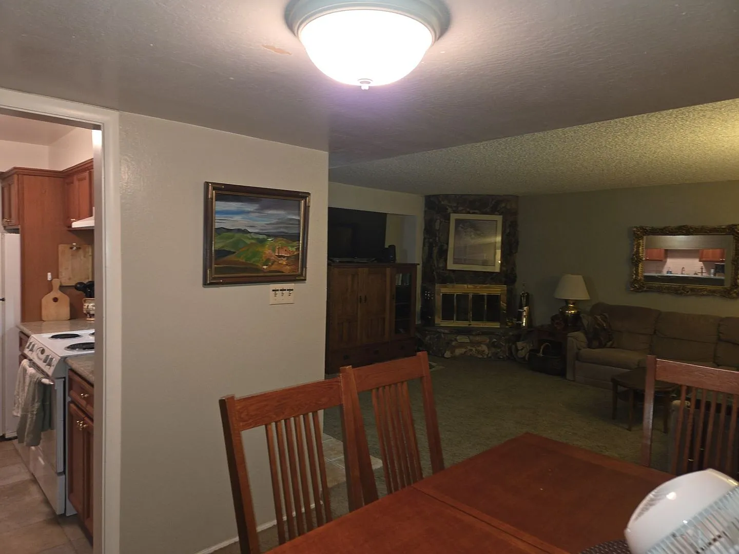 Fully furnished condo with pool — Photo 4
