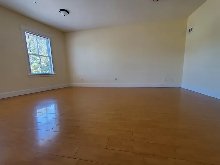 2597 Telegraph Ave #D — Photo 10
