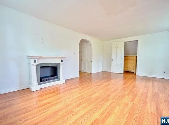 3rd image of 382 High Mountain Rd