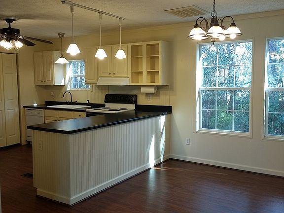 Kitchen and eat-in area