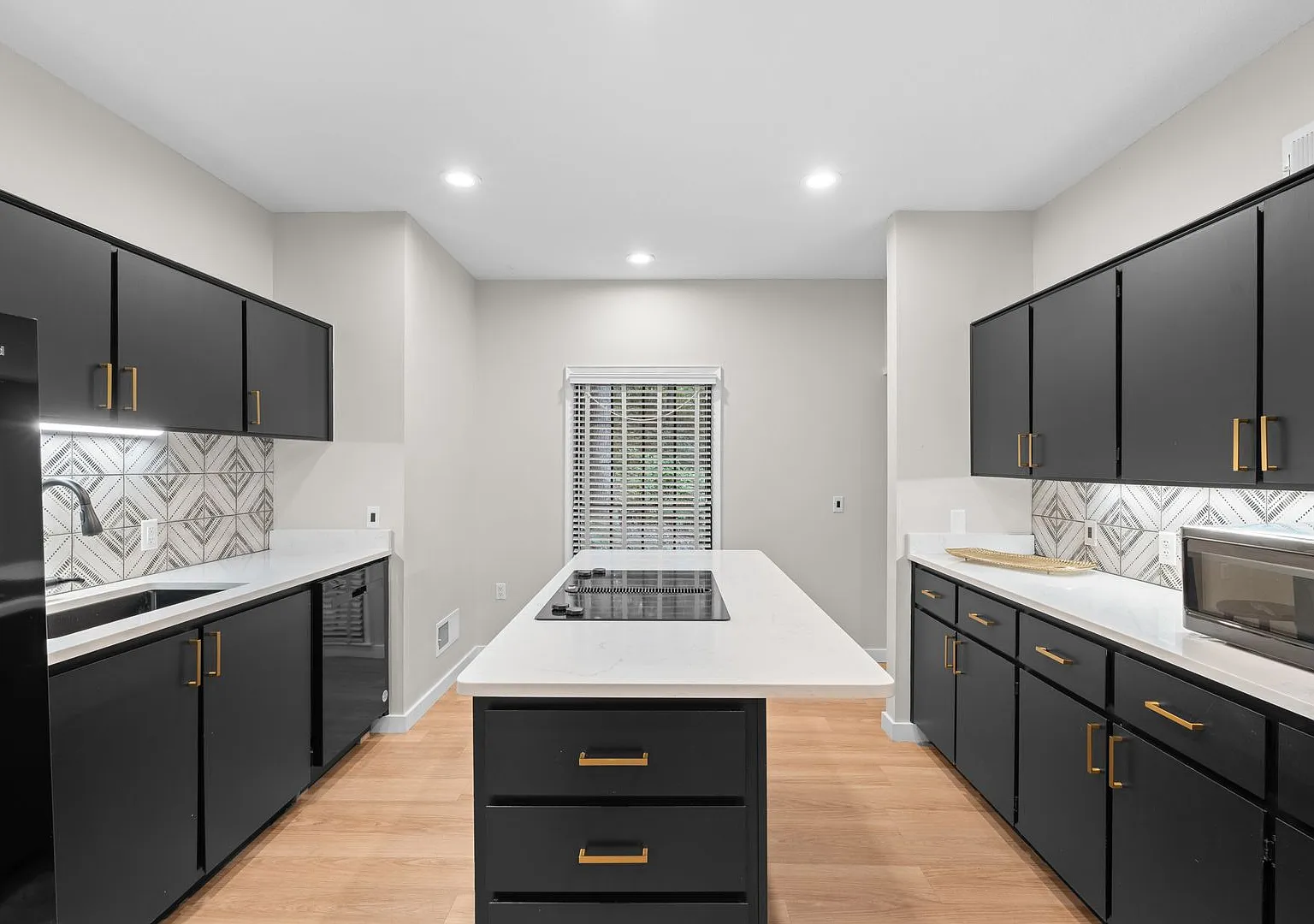 211 Wendwood Dr. — Photo 2