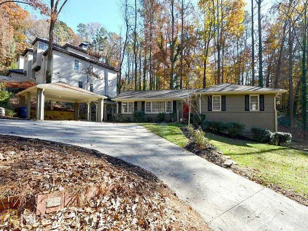 4 bed, 4.0 bath, 2424 sqft, $5,000 — Photo 2