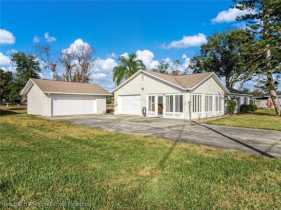 4th image of 3407 Divot Rd