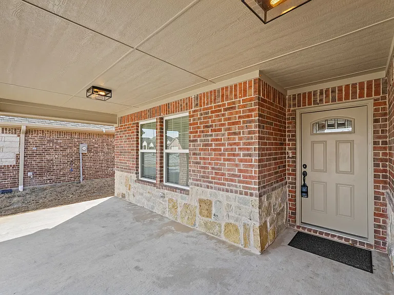 1005 Hardaway Ln — Photo 4