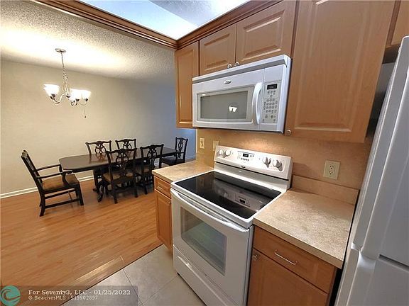 3rd image of 1030 Swansea Cres #B