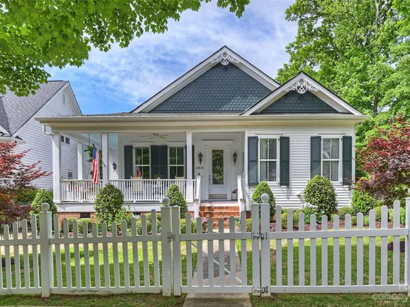 17018 Hedgerow Park Rd, Charlotte, NC 28277
