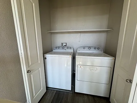 555 Clover Cir — Photo 8